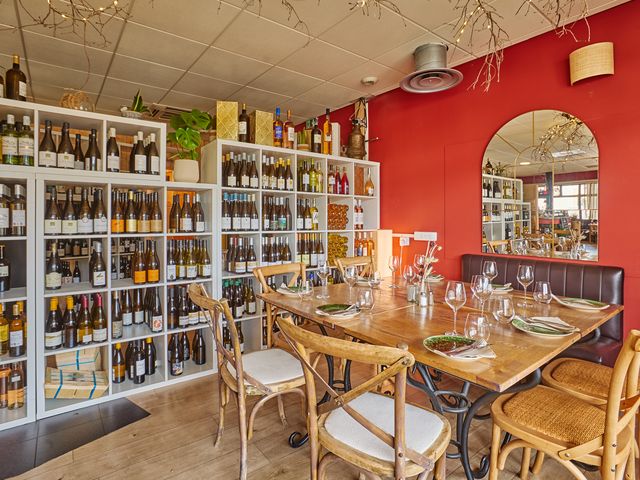 Restaurant AIMER Cave & Bar 