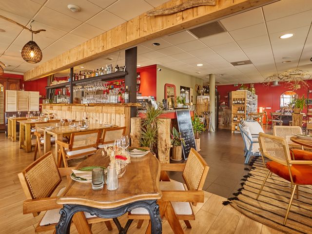 Restaurant AIMER Cave & Bar 
