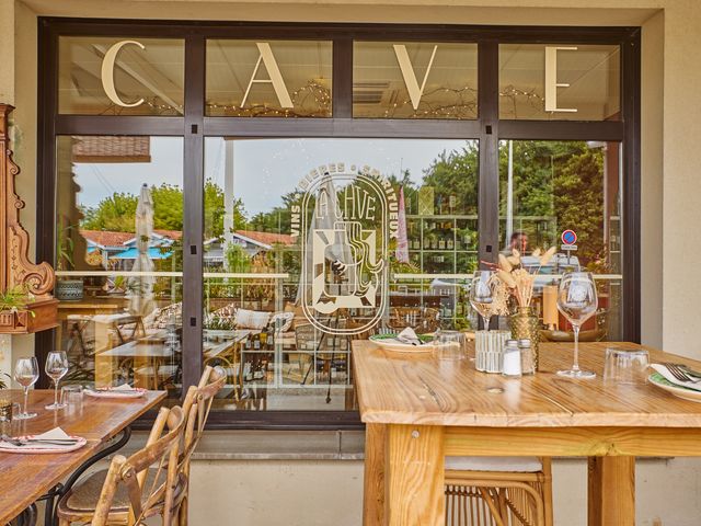 Restaurant AIMER Cave & Bar 